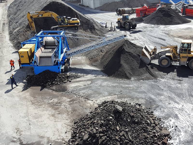 Our mining screens are widely used in asphalt mixers to scalp lump asphalt materials.